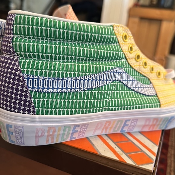 #55❤️ Brand  new with tags vans SK8 mid pride sneakers - Picture 3 of 6